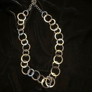 Circles necklace. Metallic gray/black. Adjustable